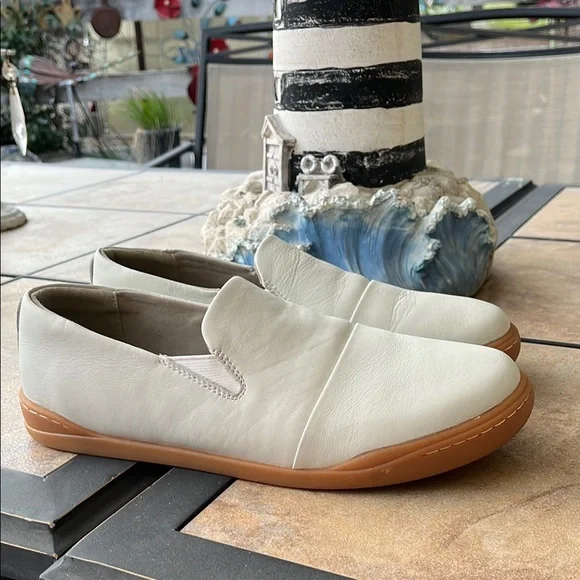 SoftWalk | Shoes | Softwalk Cream Colored Slipon Shoes 